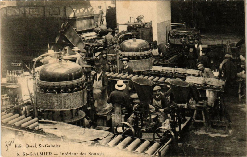 Carte postale ancienne Saint-Galmier Interieur des Sources à Saint-Galmier