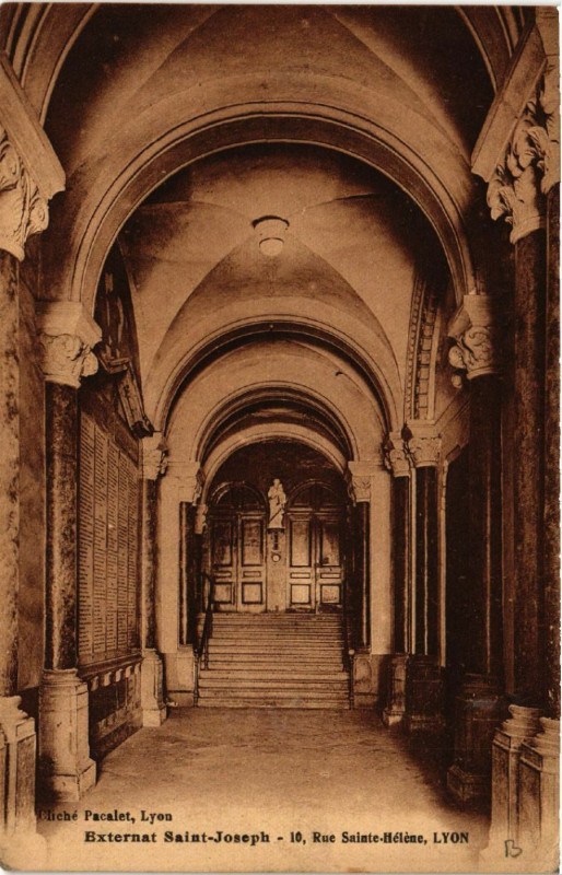 Carte postale ancienne Externat Saint-Joseph - Rue Sainte-Helene