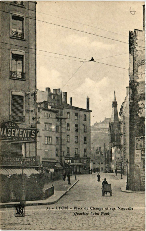 Carte postale ancienne Lyon - Place du Change et rue Nouvelle à Lyon