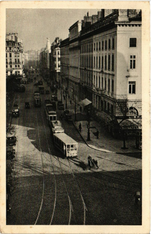 Carte postale ancienne Lyon - Place Bellecour et Rue de la Reublique à Lyon