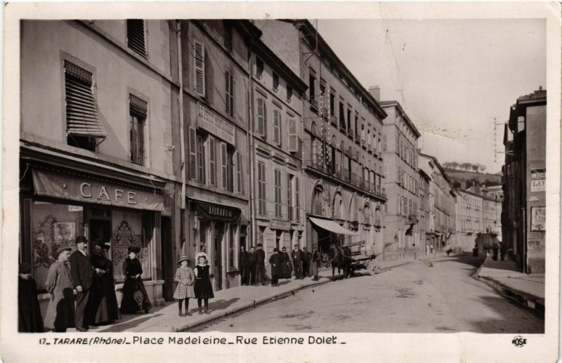 Carte postale ancienne Tarare - PlaceMadeleine - Rue Etienne Dolet à Tarare