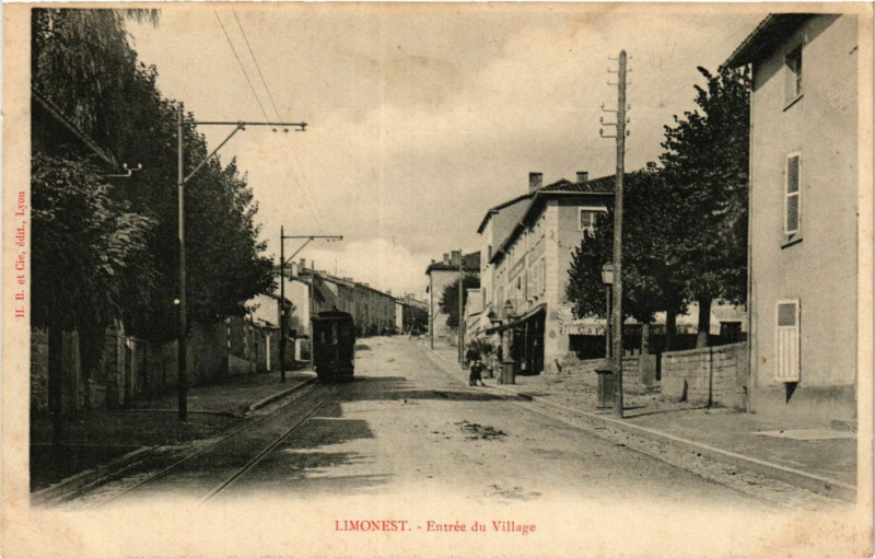 Carte postale ancienne Limonest - Entrée du Village à Limonest