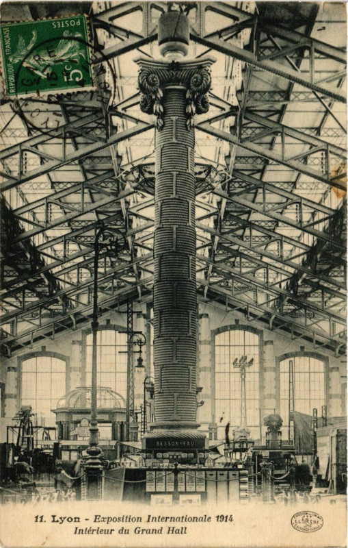 Carte postale ancienne Lyon - Expo Internationale 1914 - Intérieur du Grand Hall à Lyon