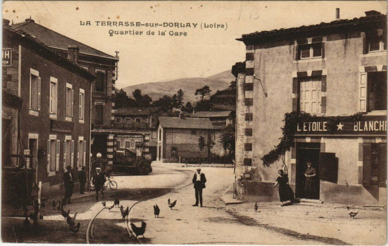 Carte postale ancienne La Terrasse-sur-Dorlay Quartier de la Gare à Lay