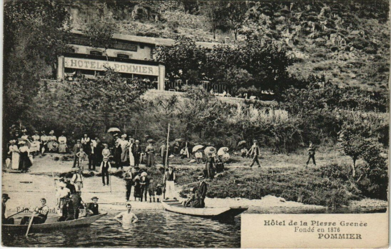 Carte postale ancienne Pommier. Hotel de la Pierre Grenée