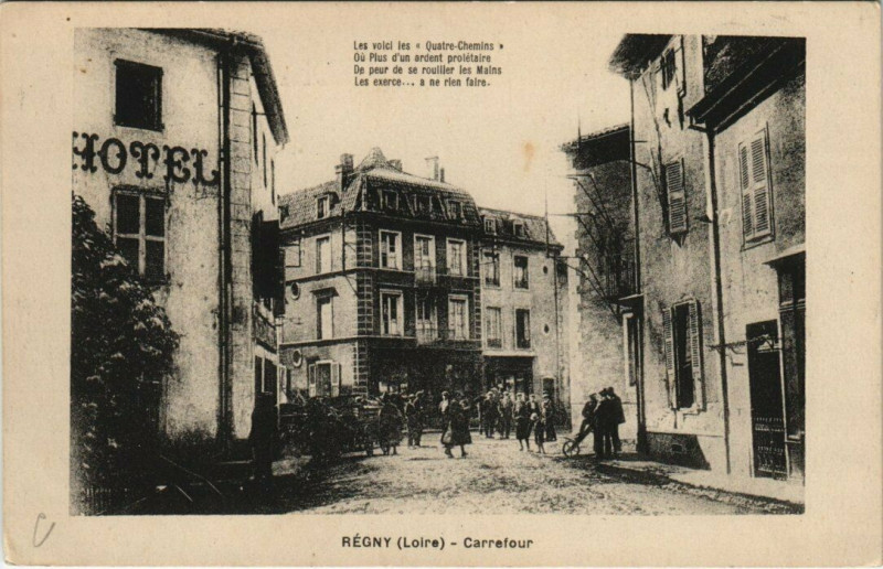 Carte postale ancienne Régny. Carrefour à Régny
