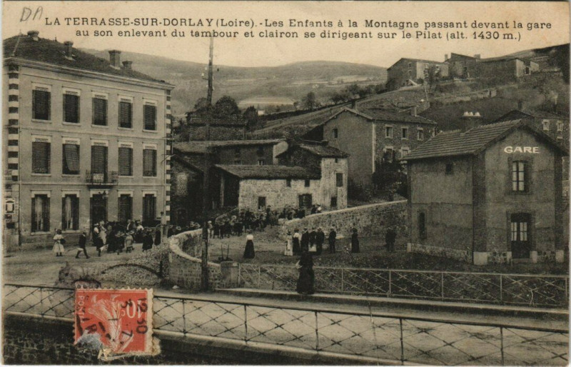 Carte postale ancienne La Terrasse-sur-Dorlay Les Enfants la Montagne à Lay