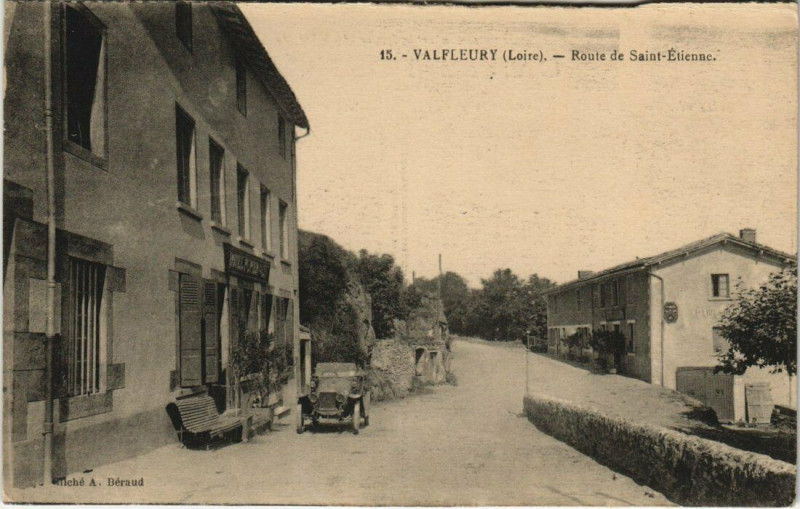 Carte postale ancienne Valfleury Route de Saint-Etienne à Valfleury