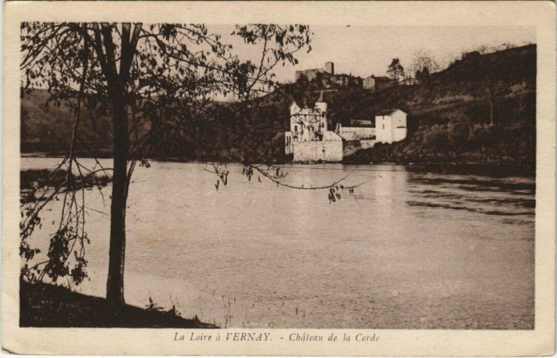 Carte postale ancienne Vernay La Loire. Chateau de la Corde