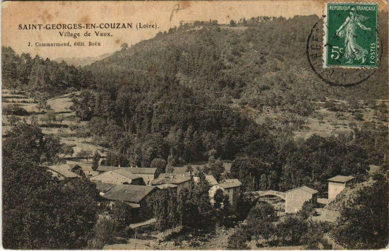 Carte postale ancienne Saint-Georges-en-Couzan Village de Vaux à Saint-Georges-en-Couzan
