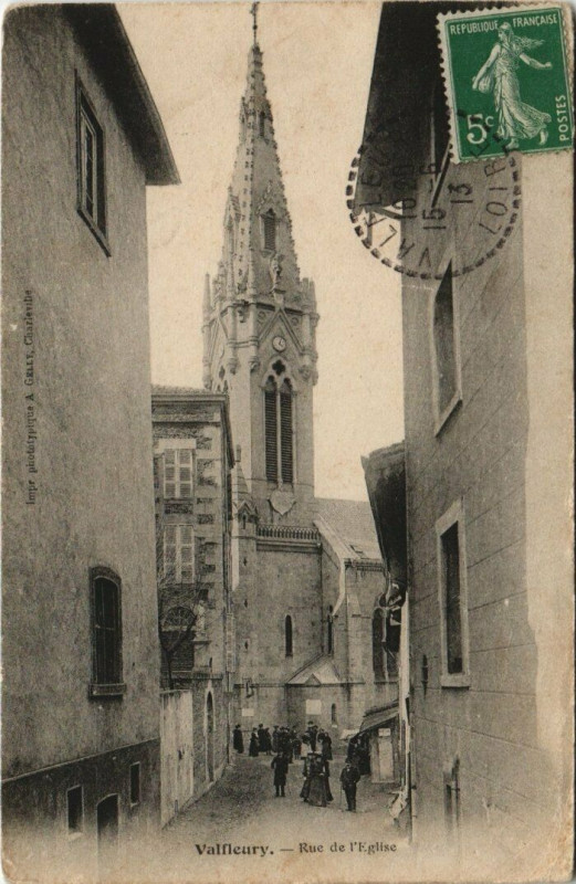 Carte postale ancienne Valfleury Rue de l'Eglise à Valfleury
