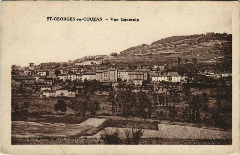 Carte postale ancienne Saint-Georges-en-Couzan Vue générale à Saint-Georges-en-Couzan