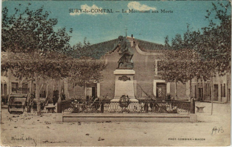 Carte postale ancienne Sury-le-Comtal Le Monument aux Morts à Sury-le-Comtal