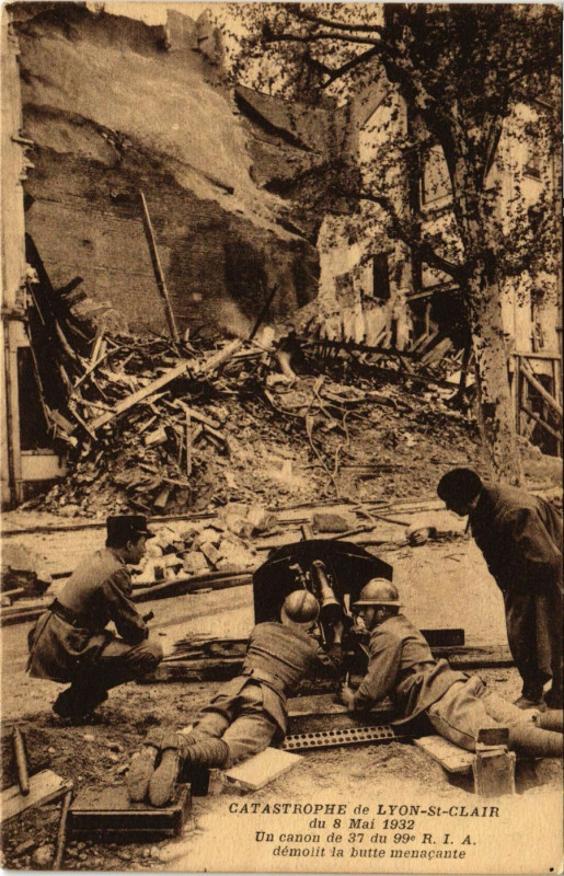 Carte postale ancienne Catastrophe de Lyon Saint-Clair du 8 Mai 1932 à Lyon