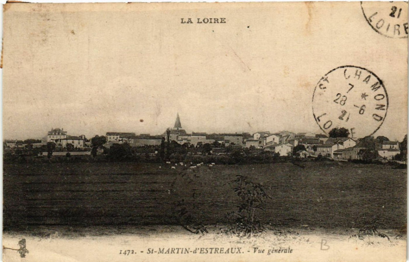 Carte postale ancienne La Loire - Saint-Martin-d'Estreaux - Vue générale à Saint-Martin-d'Estréaux
