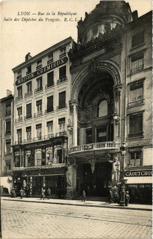 Carte postale ancienne Lyon - Rue de la Republique - Salle des Depeches du Progres à Lyon