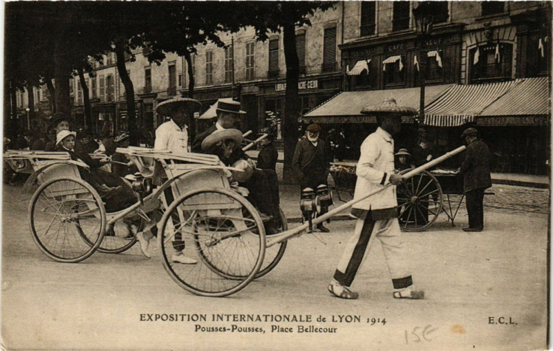 Carte postale ancienne Expo Internationale de Lyon Pousses-Pousses Place Belleco à Lyon