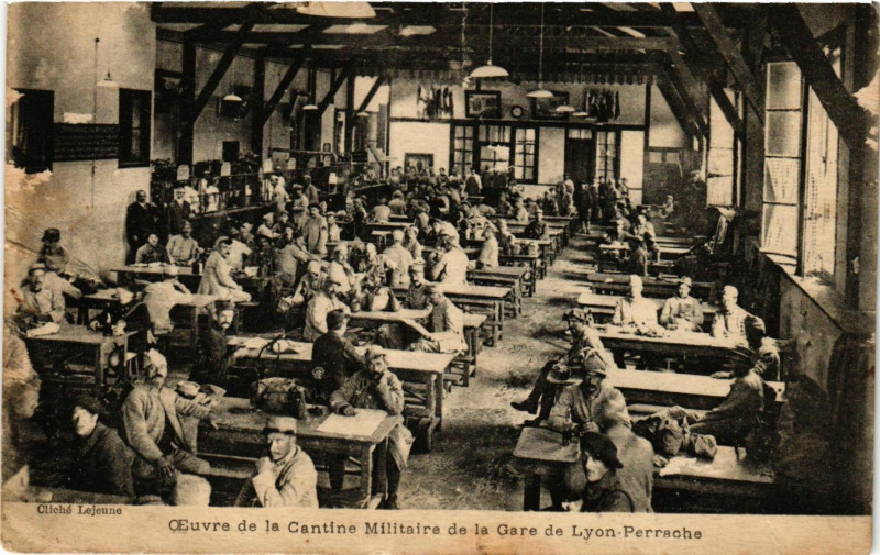 Carte postale ancienne Oeuvre de la Cantine Militaire de laGare de Lyon Perrache à Lyon