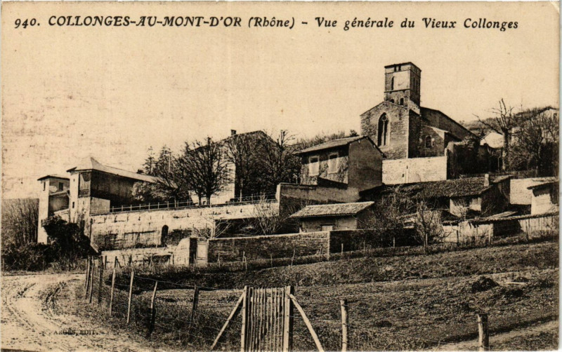 Carte postale ancienne Collonges au Mont-d'Or - Vue générale du Vieux Collonges à Collonges-au-Mont-d'Or