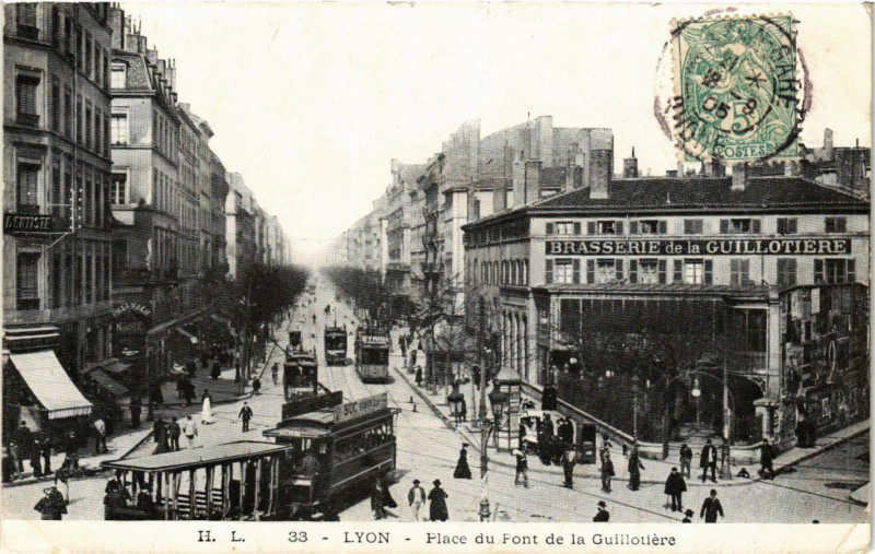 Carte postale ancienne Lyon - Place du Pont de la Guillotiere à Lyon