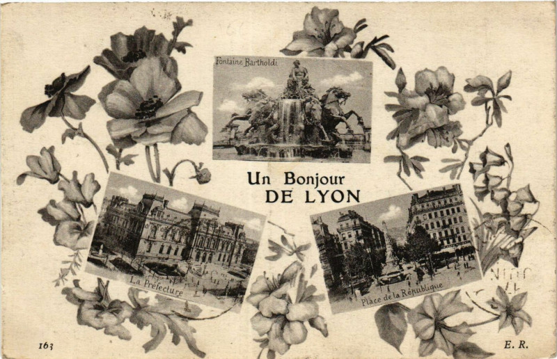 Carte postale ancienne Un Bonjour de Lyon à Lyon