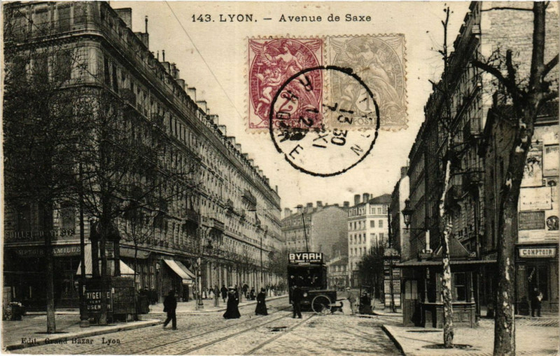 Carte postale ancienne Lyon - Avenue de Saxe à Lyon
