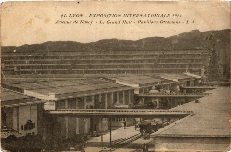 Carte postale ancienne Lyon - Avenue de Nancy - Le Grand Hall - Pavillons Ottomans à Lyon