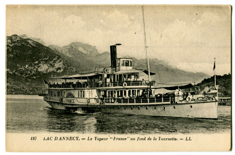 Carte postale ancienne Haute-Savoie Lac d'Annecy Le Vapeur France au fond de la Tournette à Annecy