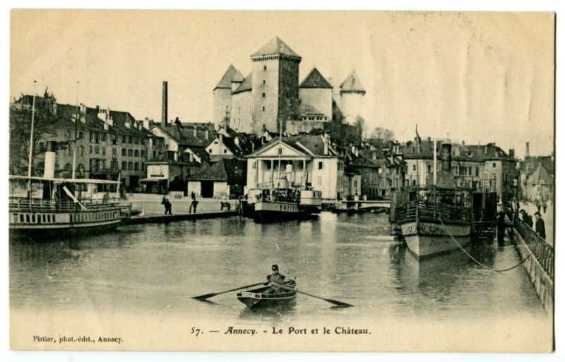 Carte postale ancienne Haute-Savoie Annecy Le Port et le Château animé bateaux à Annecy