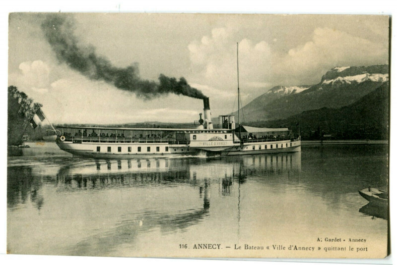 Carte postale ancienne Haute-Savoie Annecy Le Bateau Ville d'Annecy quittant le port à Annecy