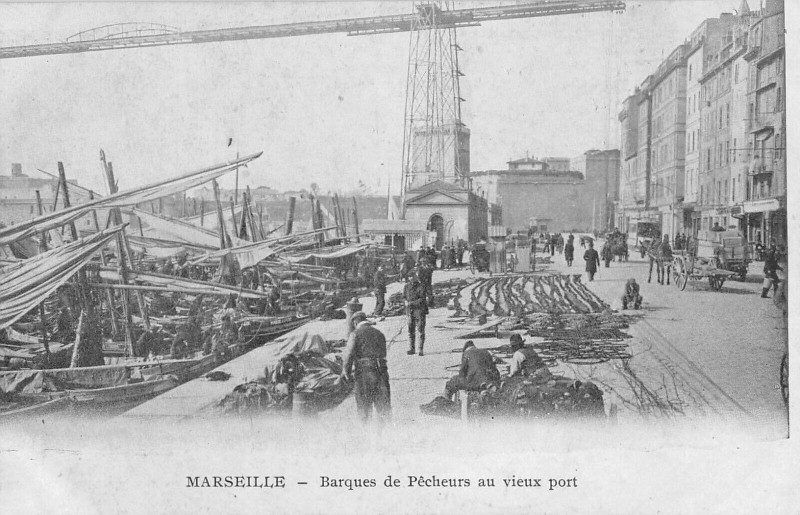 Carte postale ancienne Marseille Barque De Pecheurs Au Vieux Port à Marseille