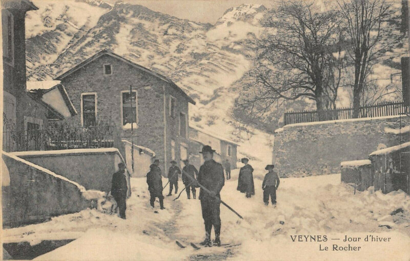 Carte postale ancienne Veynes Jour D'Hiver Le Rocher à Veynes