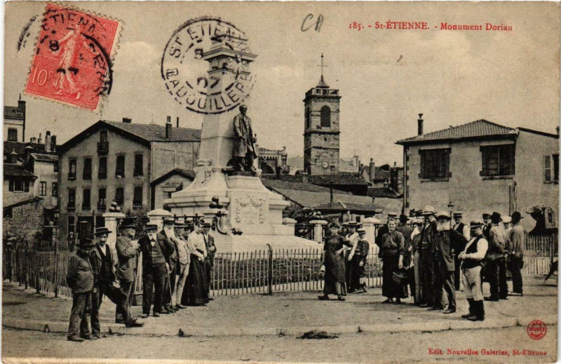 Carte postale ancienne Saint-Etienne Monument Dorian à Saint-Étienne