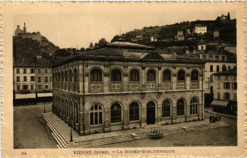 Carte postale ancienne Vienne - Le Musée Bibliothéque à Vienne