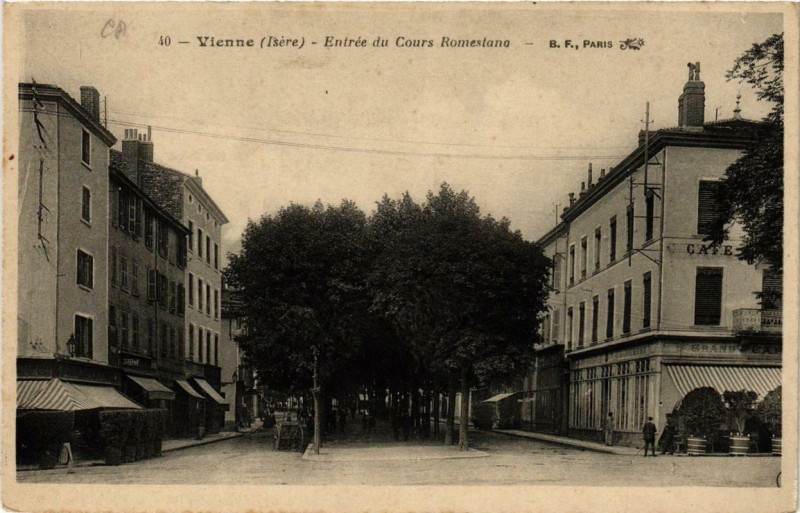 Carte postale ancienne Vienne - Entrée du Cours Romestang à Vienne
