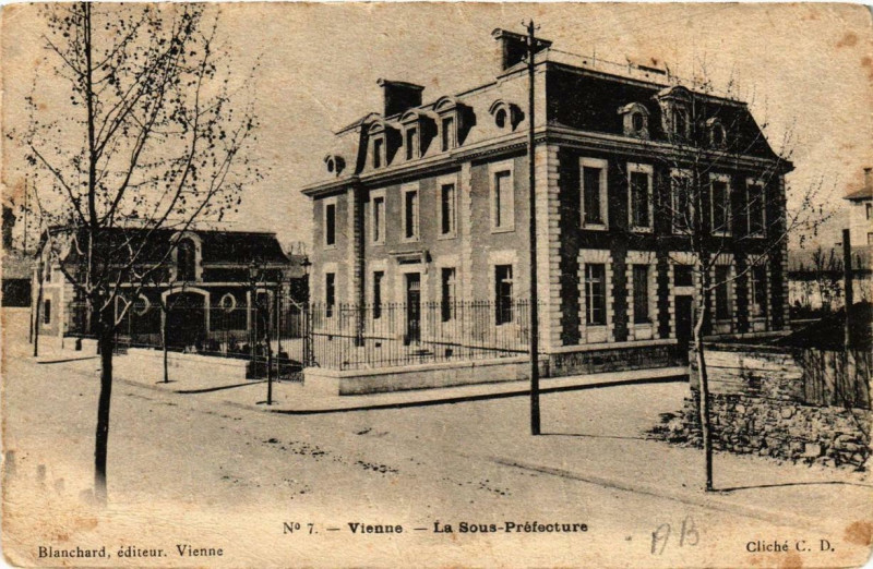 Carte postale ancienne Vienne - La Sous Préfecture à Vienne