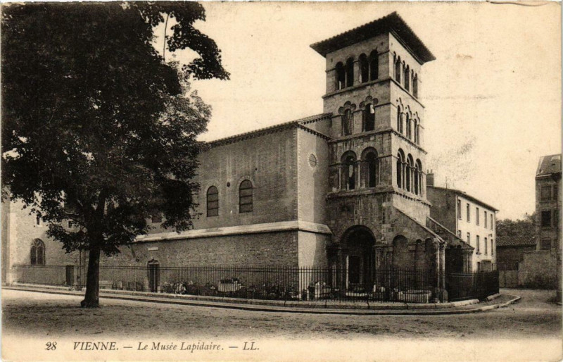 Carte postale ancienne Vienne - Le Musée Lapidaire à Vienne