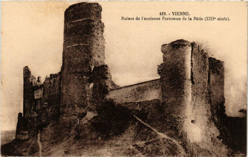 Carte postale ancienne Vienne - Ruines de l'ancienne Forteresse de la Batie à Vienne