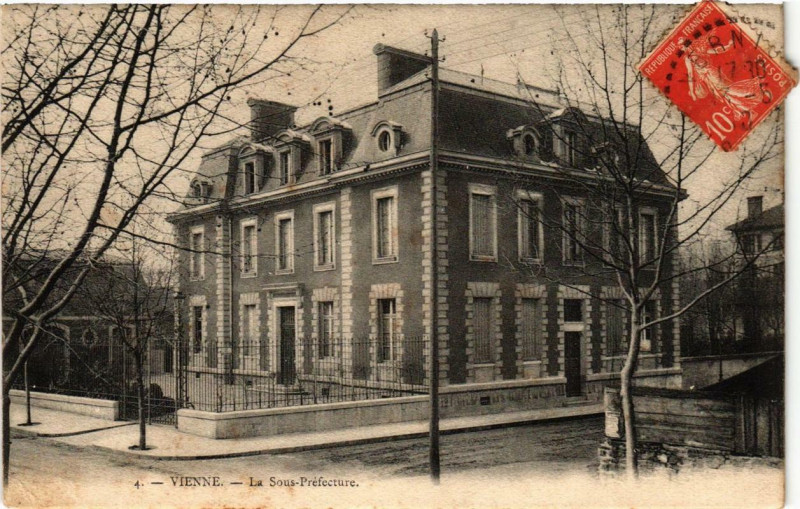 Carte postale ancienne Vienne - La Sous Préfecture à Vienne