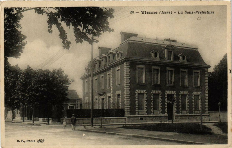 Carte postale ancienne Vienne - La Sous Préfecture à Vienne