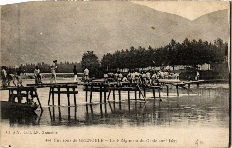 Carte postale ancienne Env. de Grenoble - Le 4e régiment du Génie sur l'Isere à Grenoble