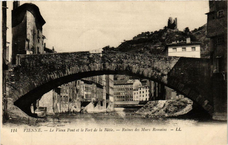 Carte postale ancienne Vienne - Le Vieux Pont et le Fort de la Batie à Vienne
