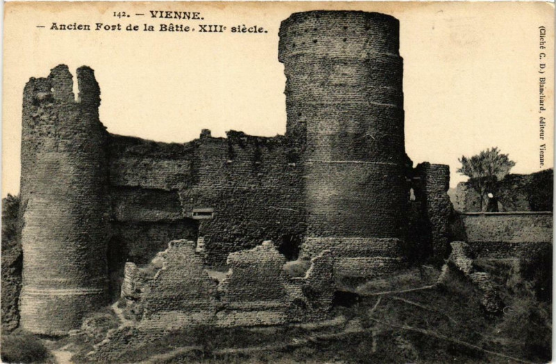 Carte postale ancienne Vienne - Ancien Fort de la Batie à Vienne