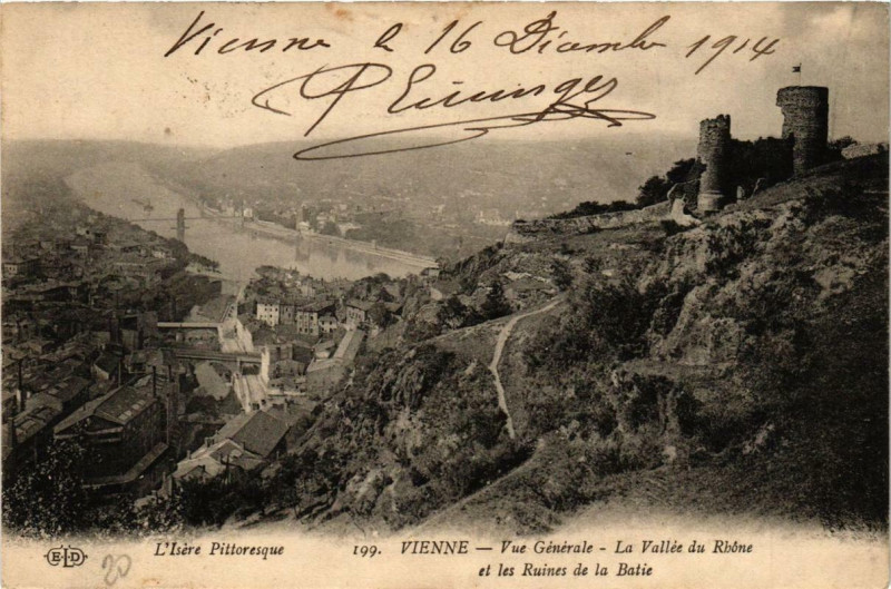 Carte postale ancienne Vienne Vue générale. La Vallée du Rhone et les Ruines de la Batie à Vienne