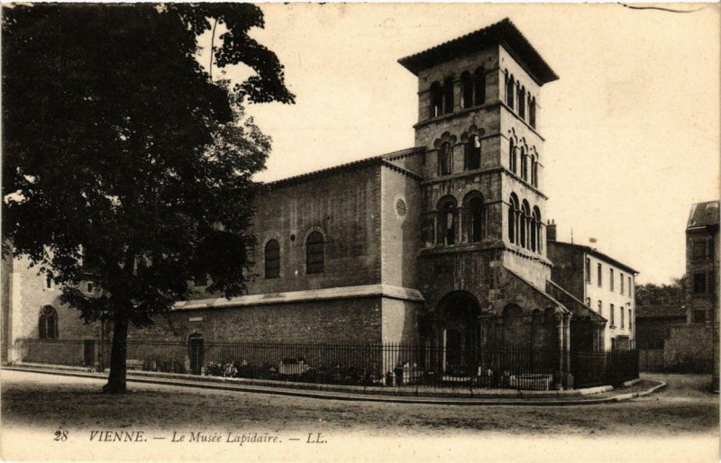 Carte postale ancienne Vienne - Le Musée Lapidaire à Vienne