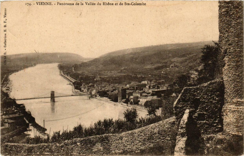 Carte postale ancienne Vienne - Panorama de la Vallée du Rhone et de Sainte-Colombe à Vienne