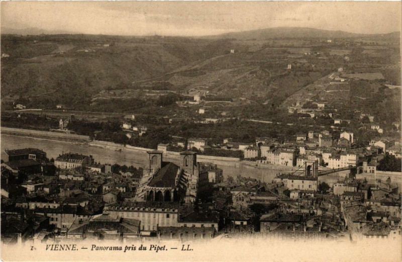 Carte postale ancienne Vienne - Panorama pris du Pipet à Vienne