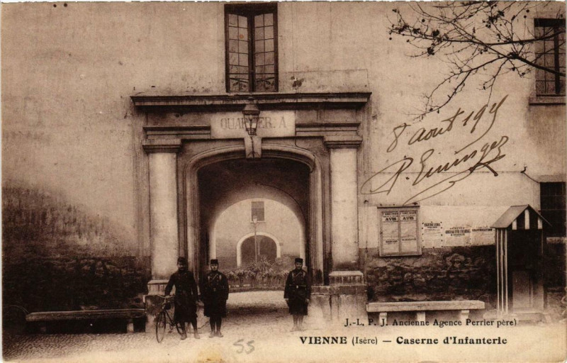 Carte postale ancienne Vienne - Caserne d'Infanterie à Vienne