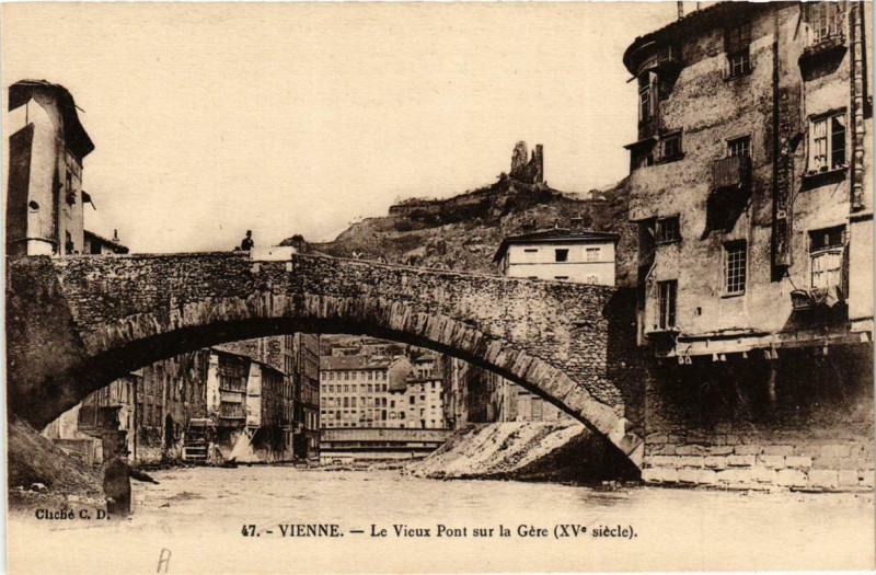 Carte postale ancienne Vienne - Le Vieux Pont sur la Gere à Vienne
