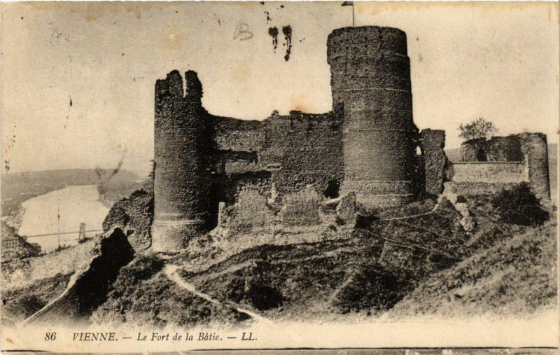 Carte postale ancienne Vienne - Le Fort de la Batie à Vienne